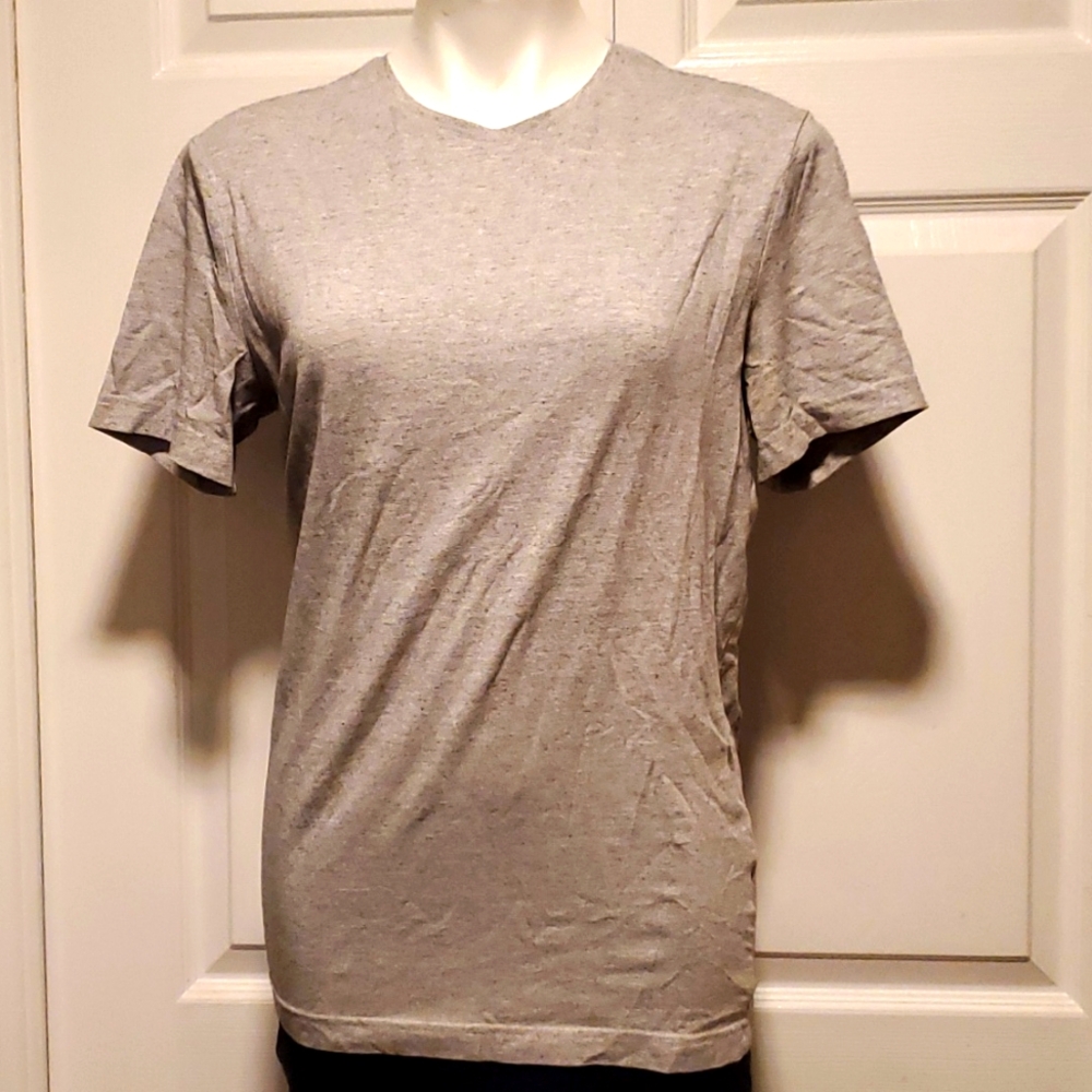 H & M Slim Fit Women's Crew Neck Gray T-Shirt - Size Medium